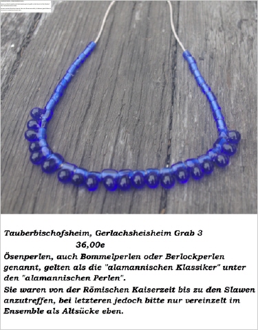 eine Collier aus 22 Anhängerpleren und 30 einfarbigen blauen