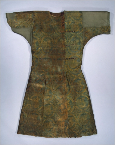 Ein byzantinischer Leibrock, grüne Grundfarbe, gelblich verziert mit halben Ärmel